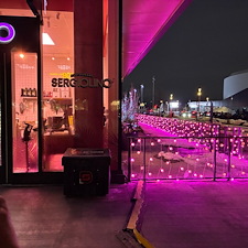 Dcoration-terrasse-restaurant-Laval-effet-wow-en-lumires-roses 4